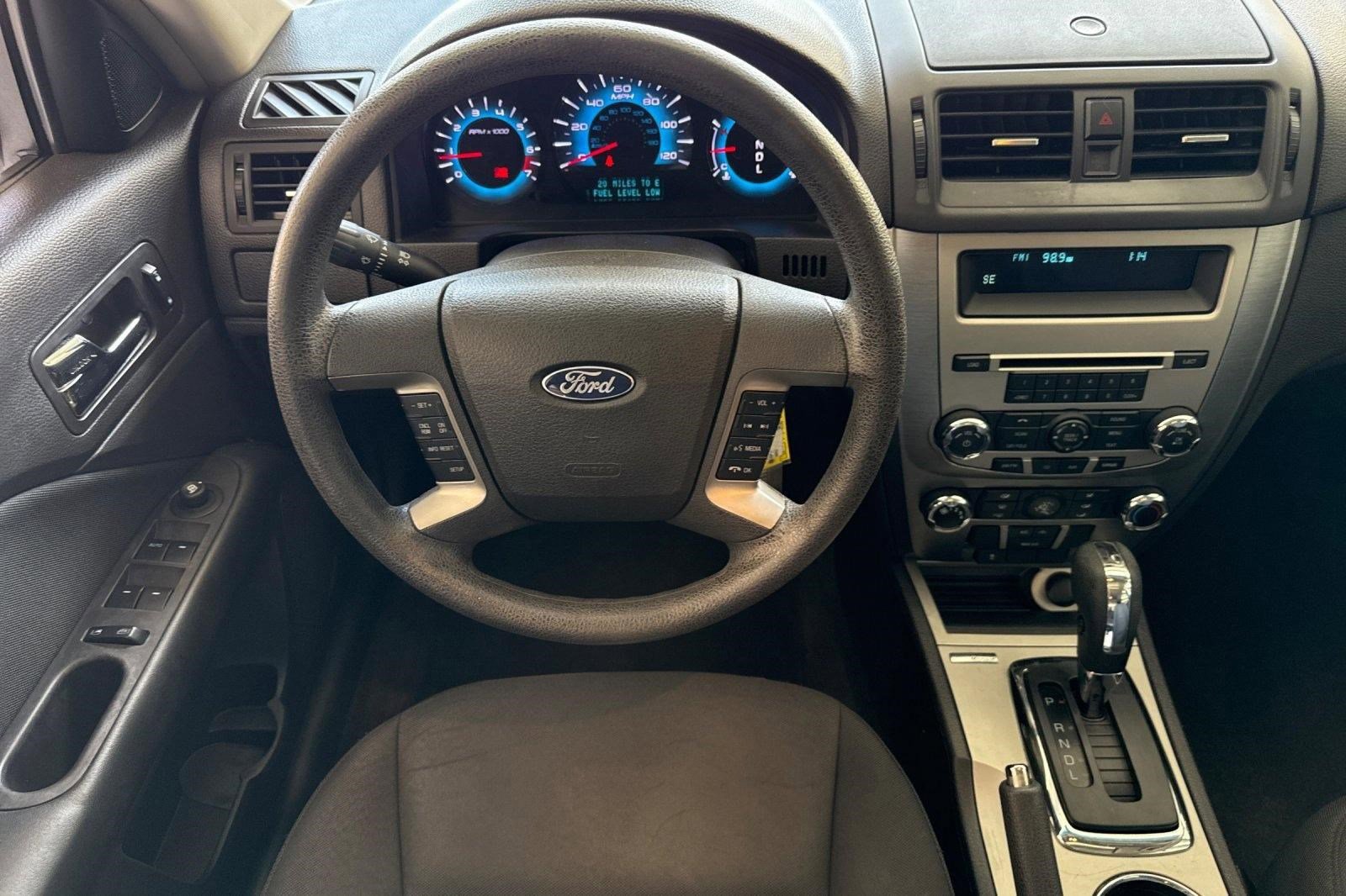 Used 2010 Ford Fusion SE FWD image 26