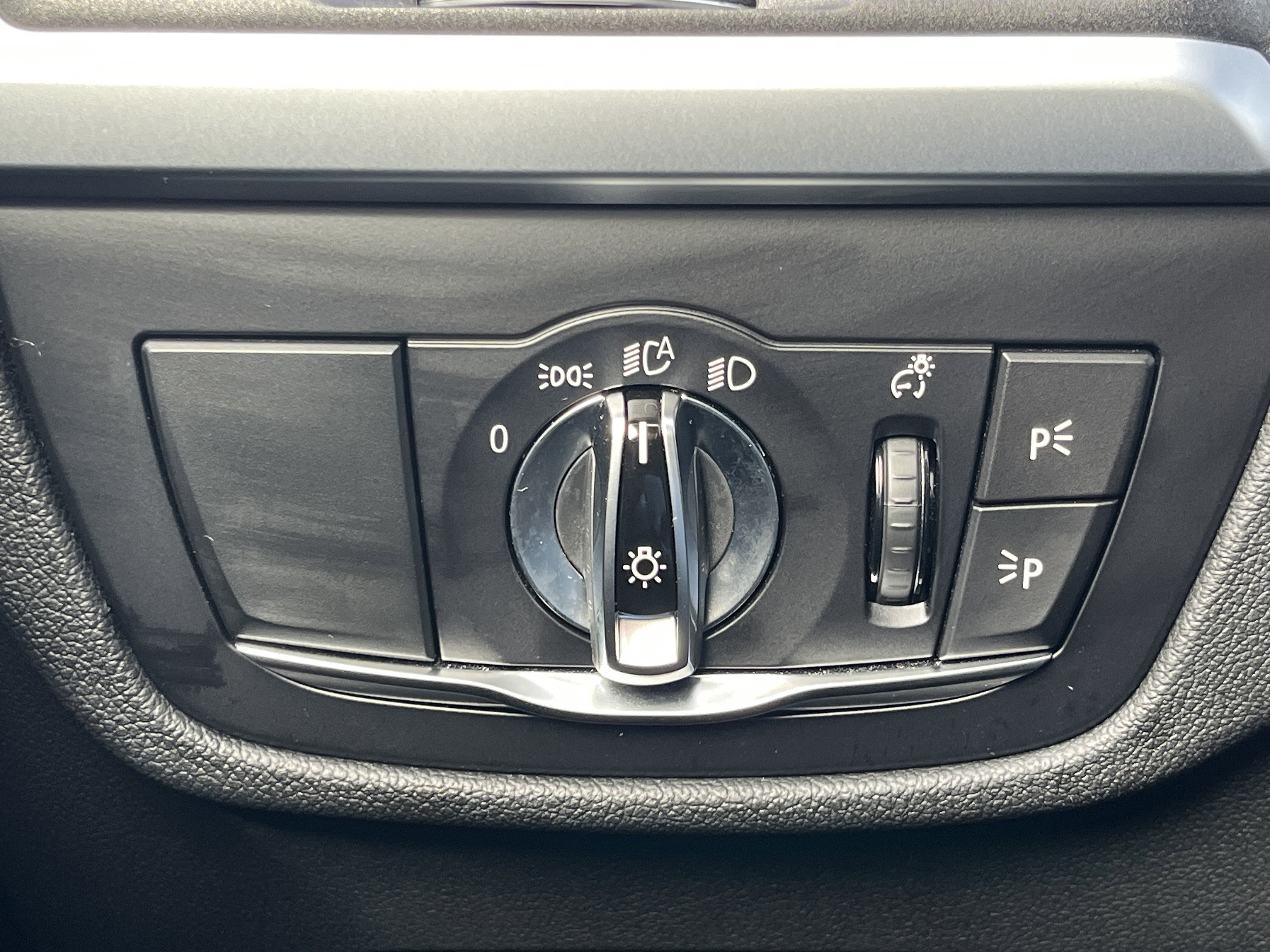 Used 2025 BMW X4 xDrive30i image 15