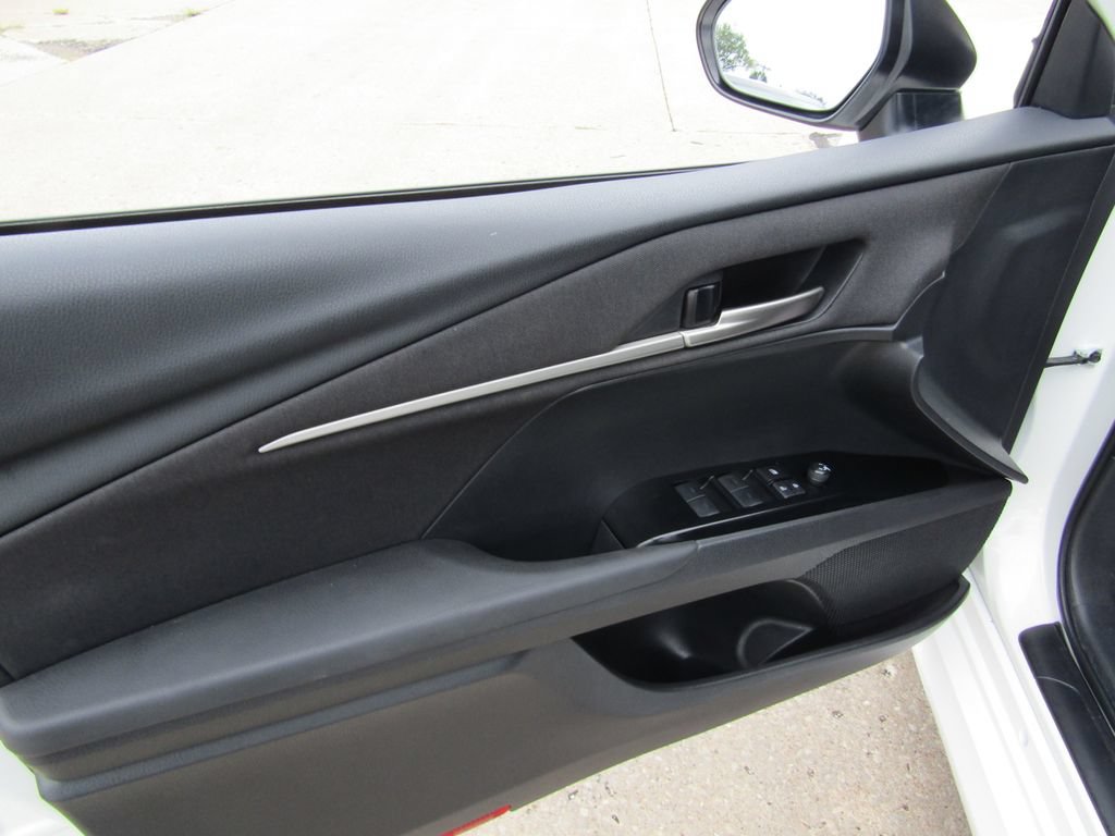 Used 2025 Toyota Camry LE FWD image 16
