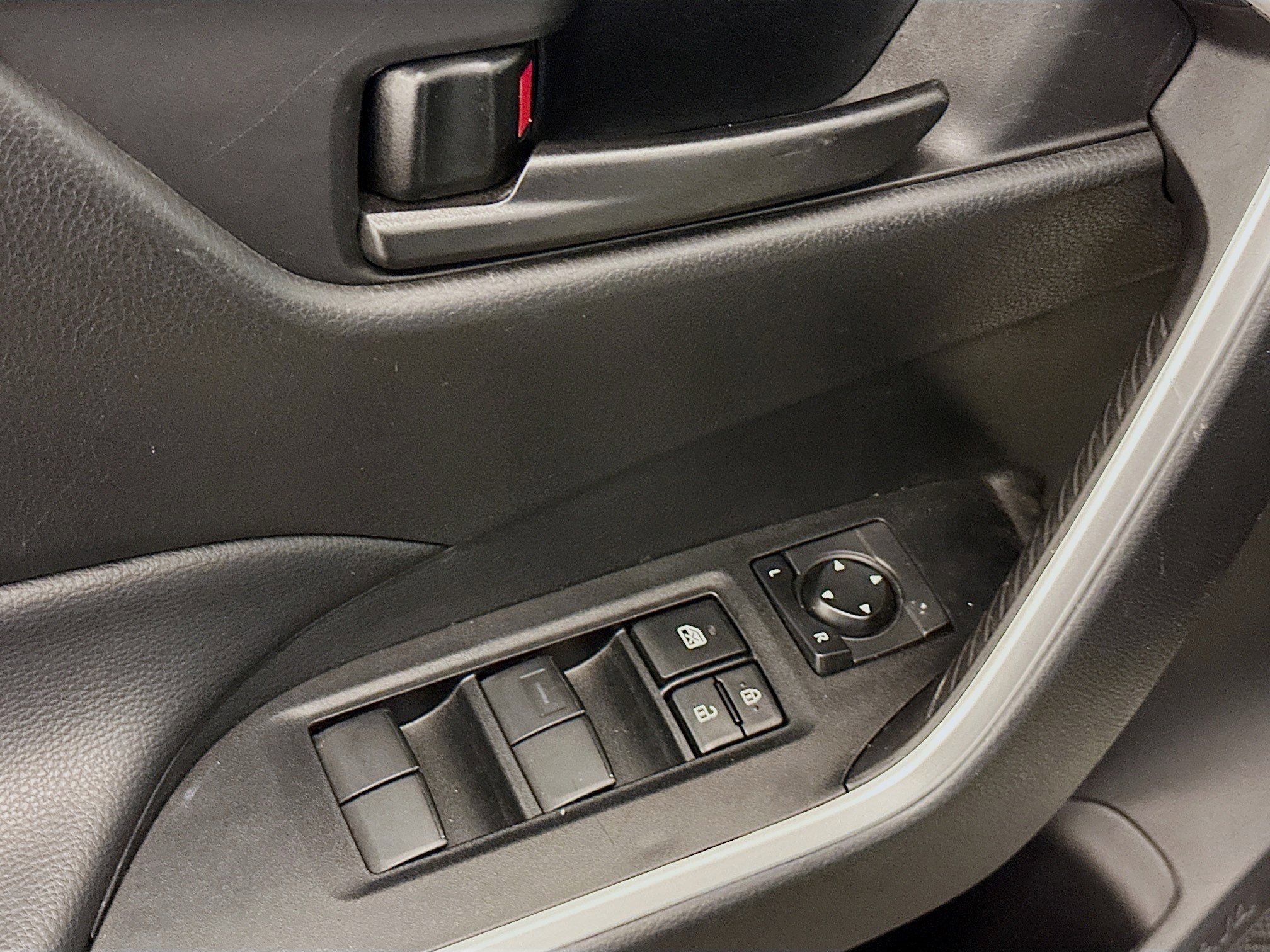 Used 2025 Toyota RAV4 LE image 15