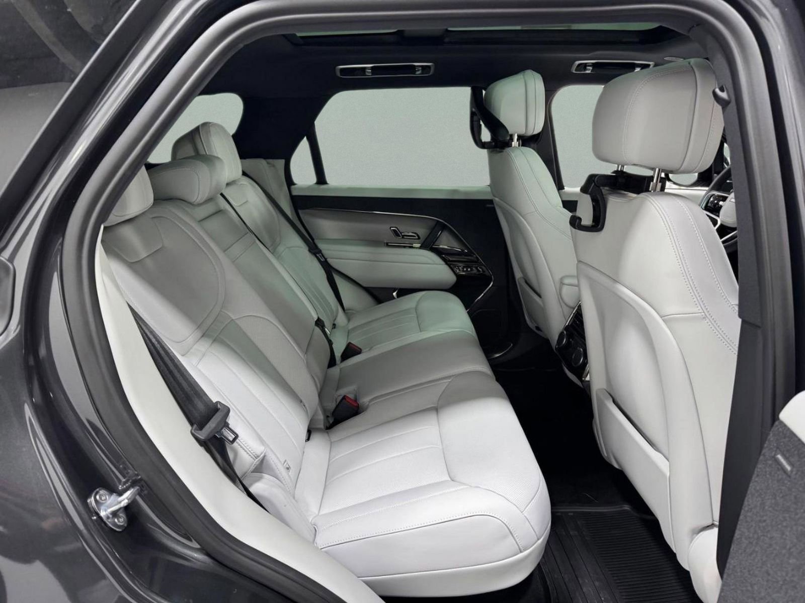 New 2026 Land Rover Range Rover Sport SE image 9