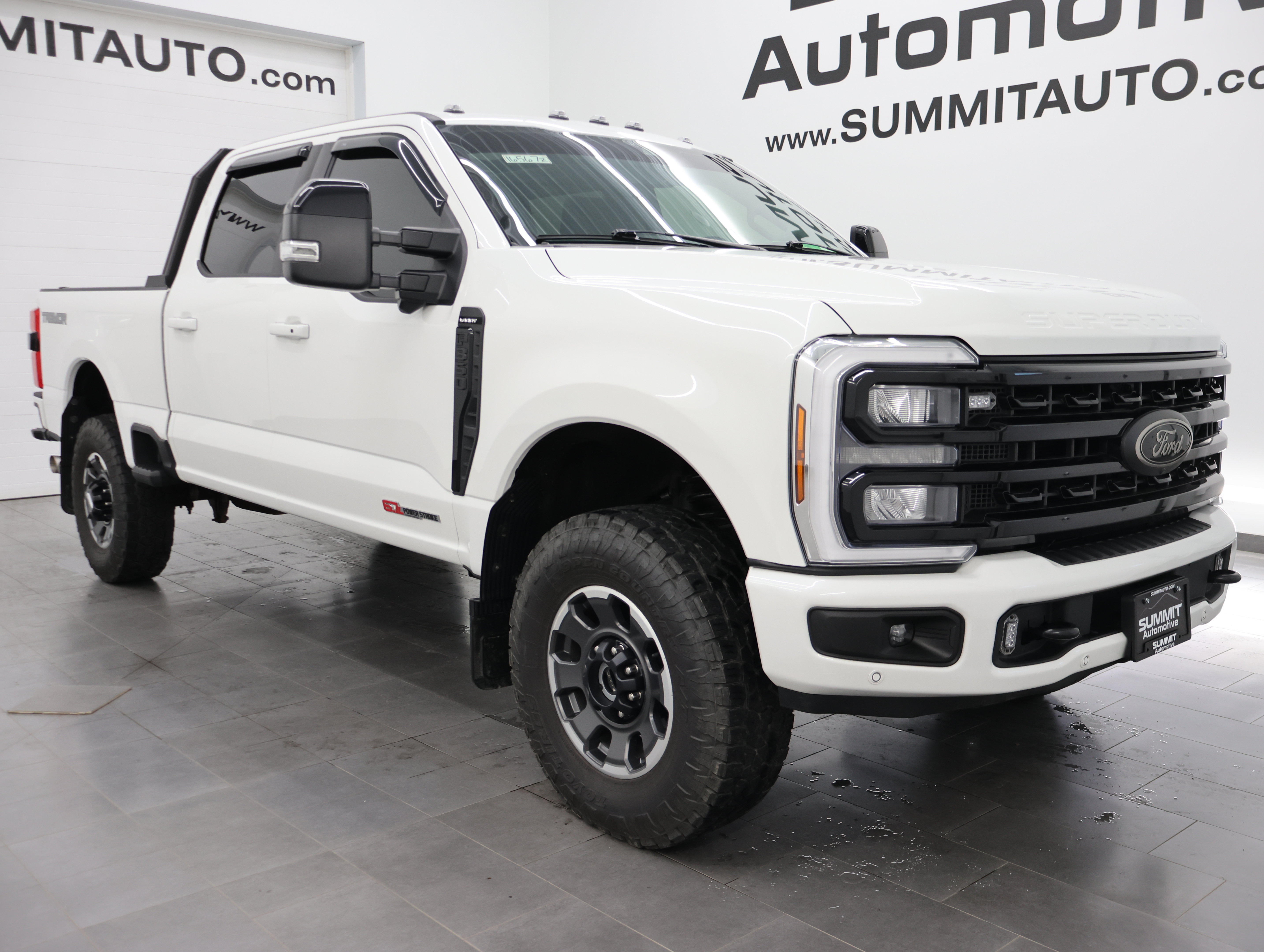 Used 2024 Ford F350 Lariat w/ Lariat Ultimate Package AWD/4WD image 2