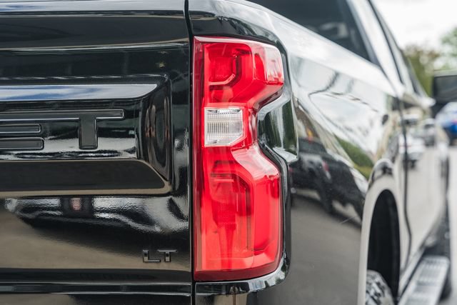 Used 2022 Chevrolet Silverado 1500 LT Trail Boss w/ LPO, Dark Essentials Package AWD/4WD image 7