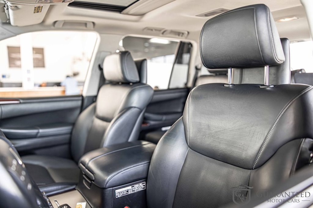 Used 2015 Lexus LX 570 4WD w/ Luxury Package image 19