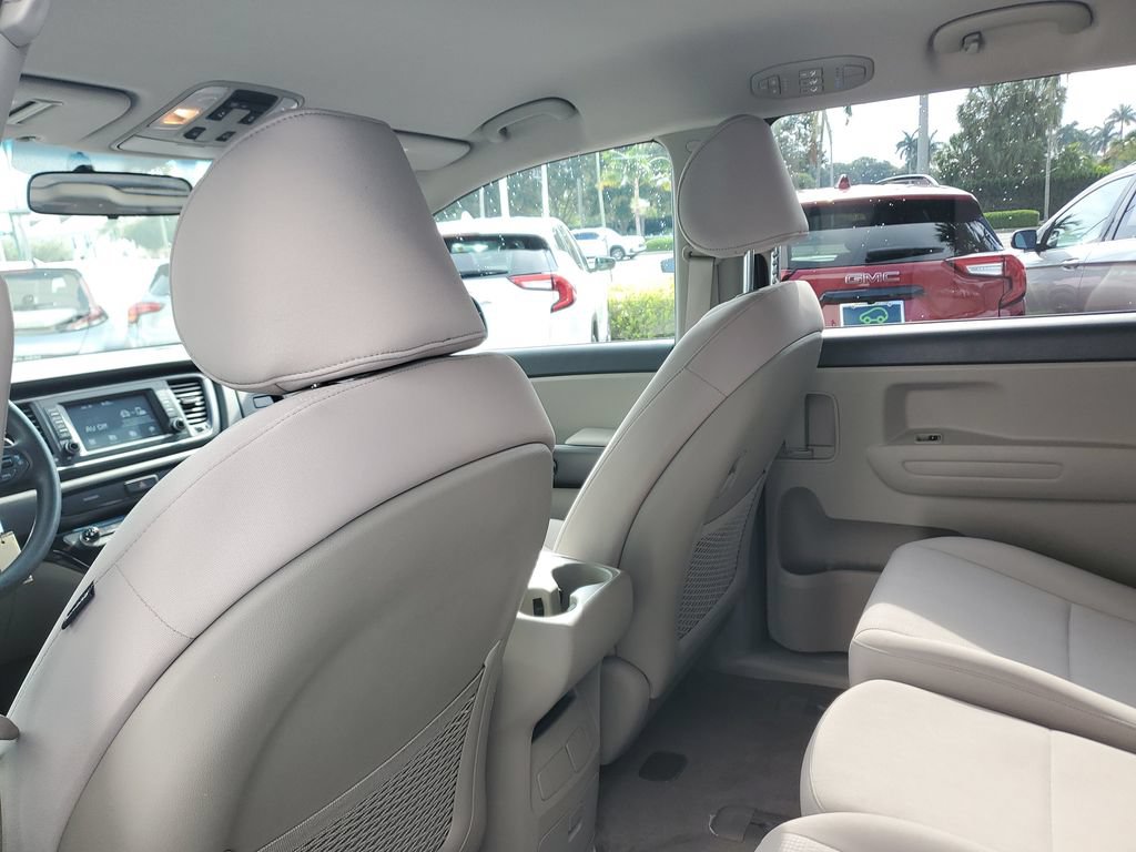 Used 2020 Kia Sedona LX FWD image 15
