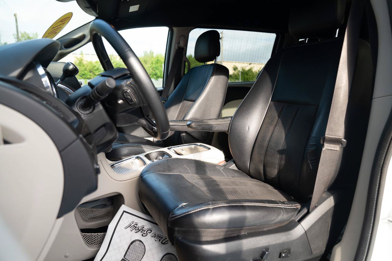 Used 2019 Dodge Grand Caravan SXT FWD image 21