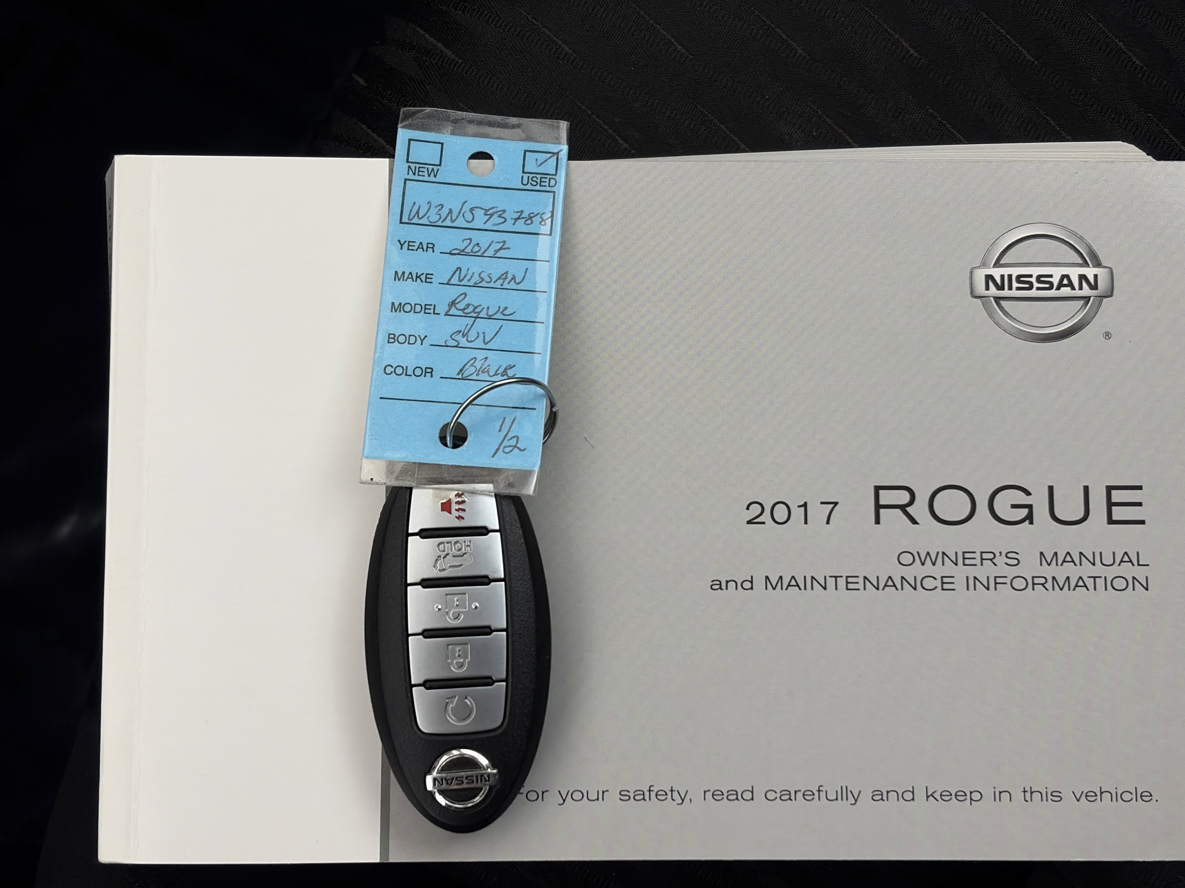 Used 2017 Nissan Rogue SV w/ SV Premium Package image 31