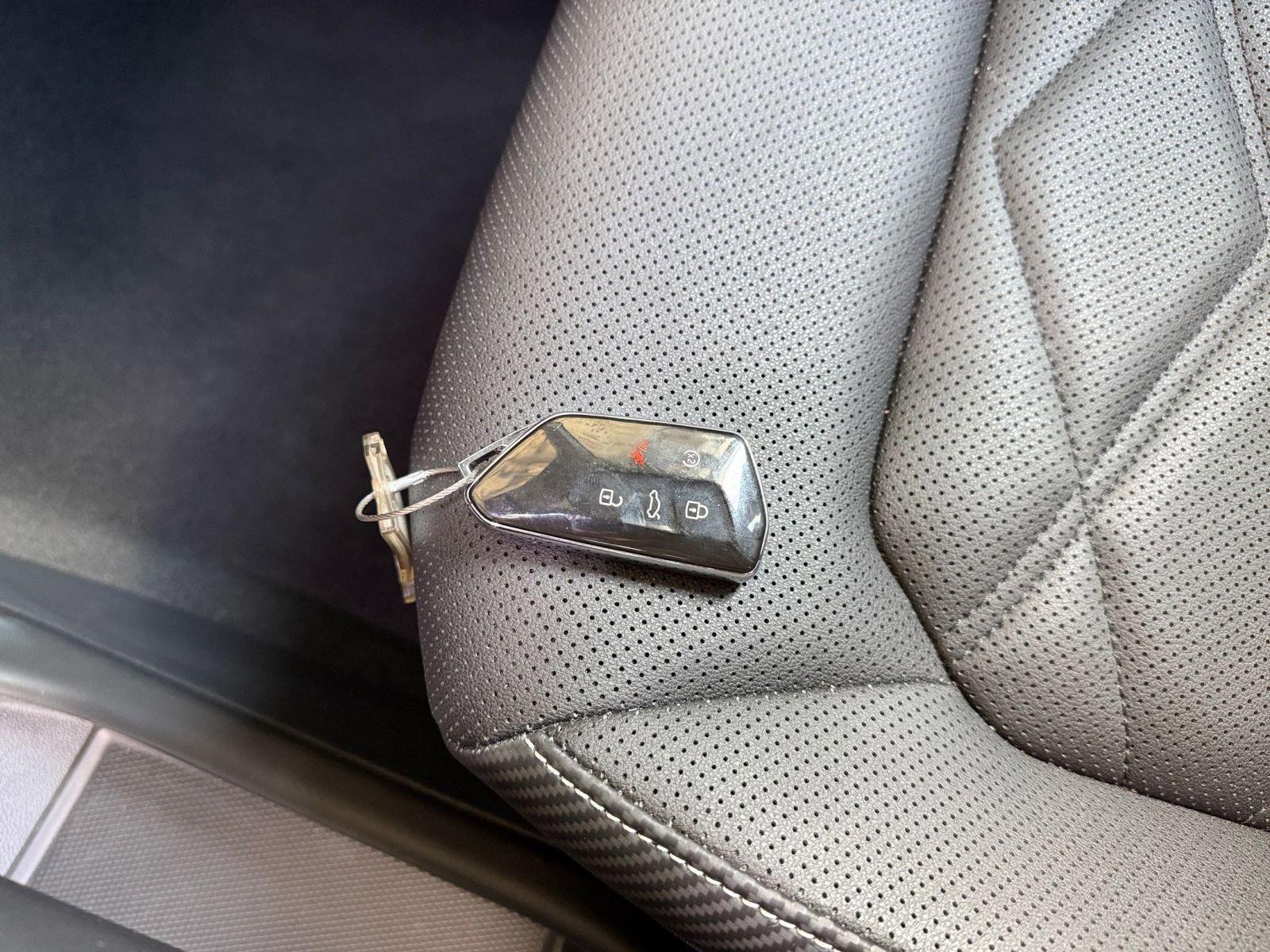 Used 2025 Volkswagen Atlas Cross Sport SE image 22