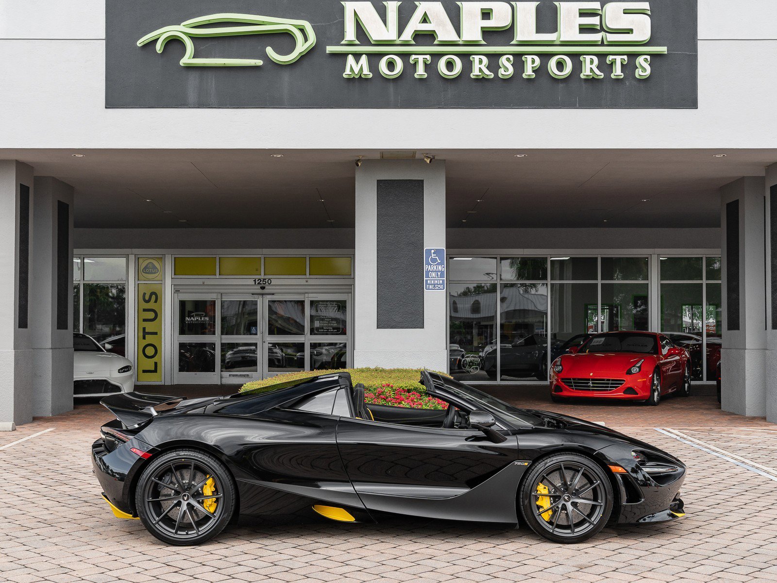 Used 2022 McLaren 720S Spider image 16