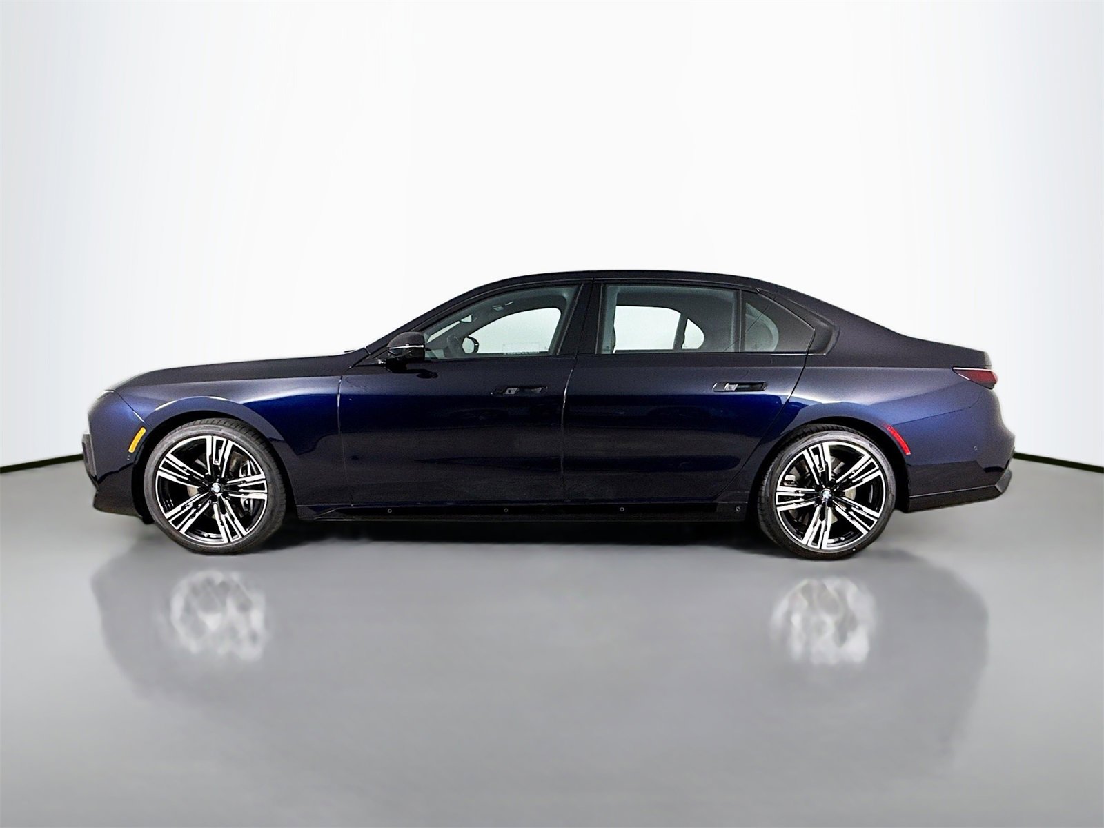 Certified 2023 BMW 760i xDrive w/ Executive Package image 4