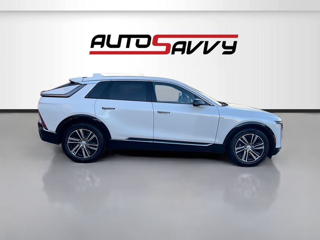 Used 2025 Cadillac Lyriq Luxury AWD/4WD image 8
