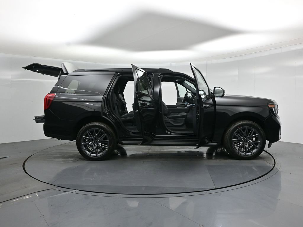 New 2026 Ford Expedition Platinum w/ Stealth Appearance Package AWD/4WD image 4