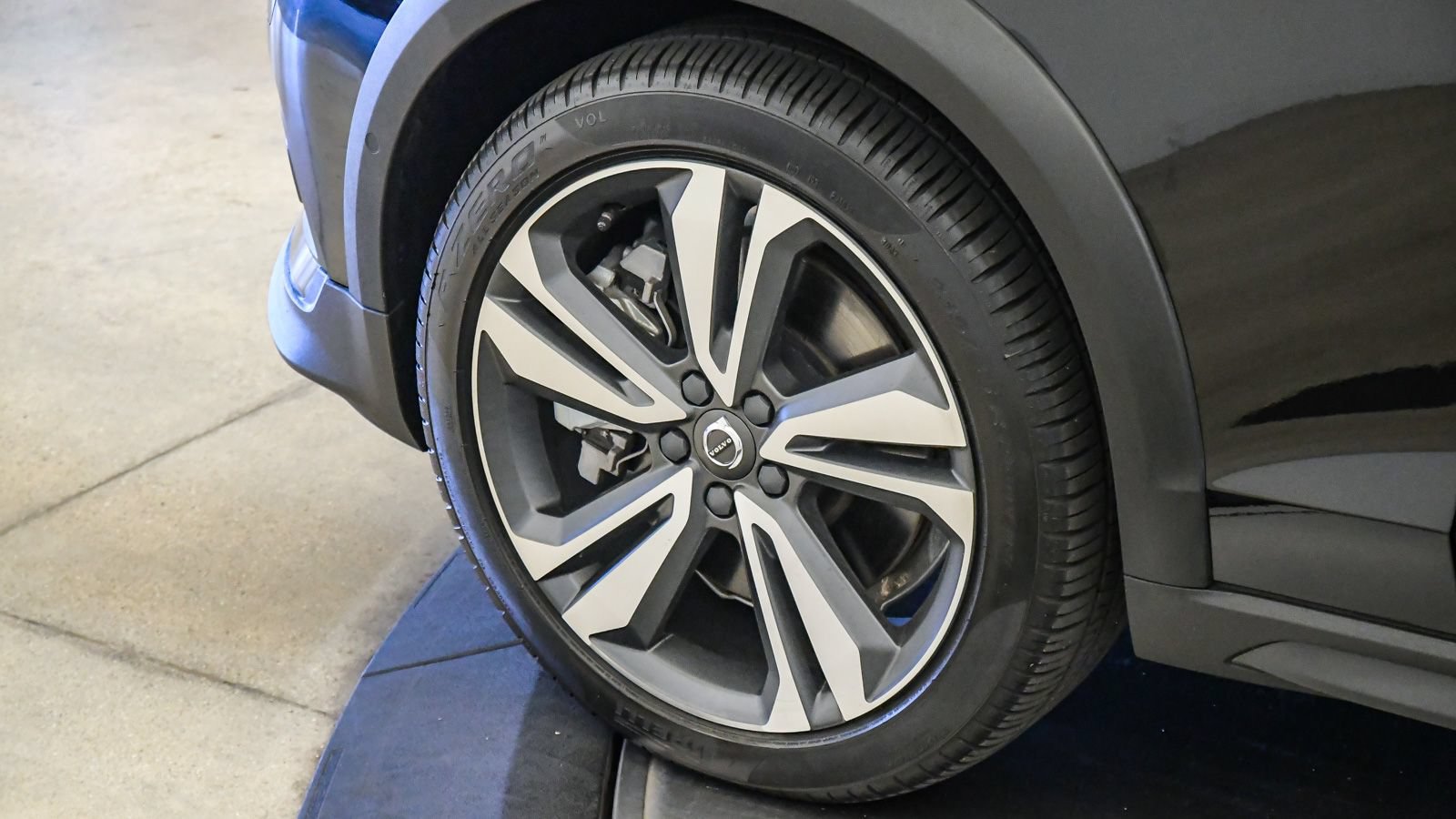 Certified 2024 Volvo V60 B5 Cross Country Plus AWD/4WD image 9