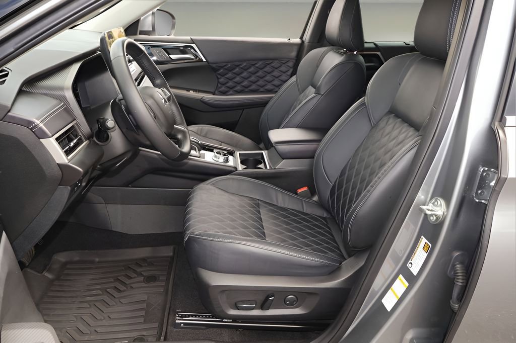 Used 2023 Mitsubishi Outlander SEL AWD/4WD image 11