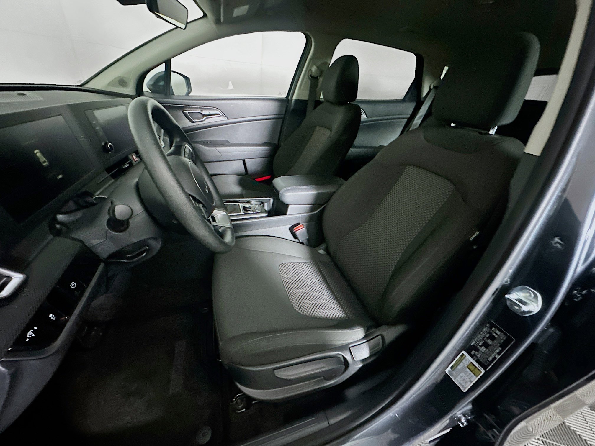 Used 2025 Kia Sportage LX image 13