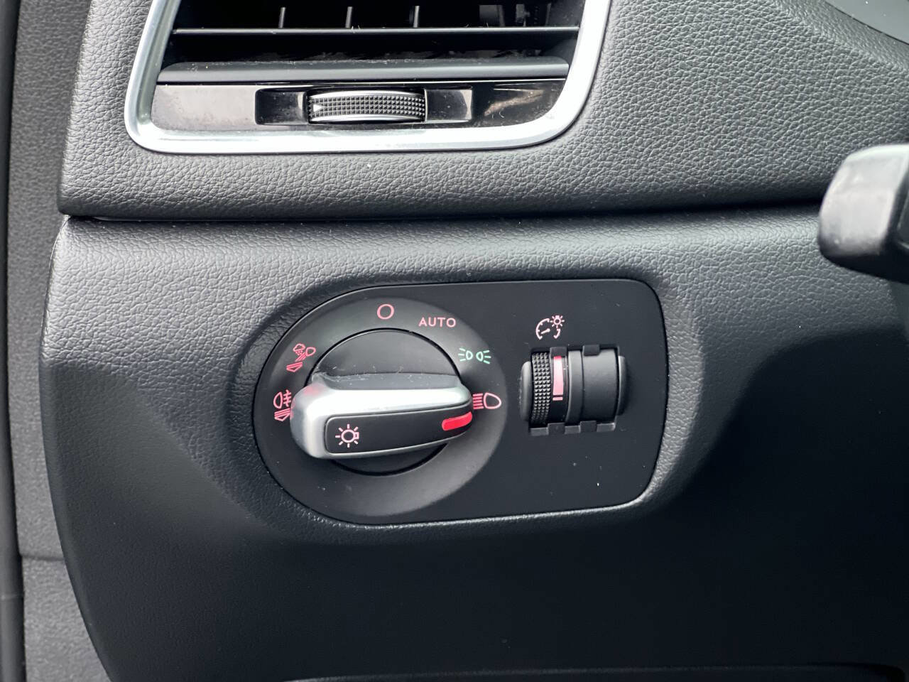 Used 2016 Audi Q3 2.0T Premium Plus w/ Sport Package image 10