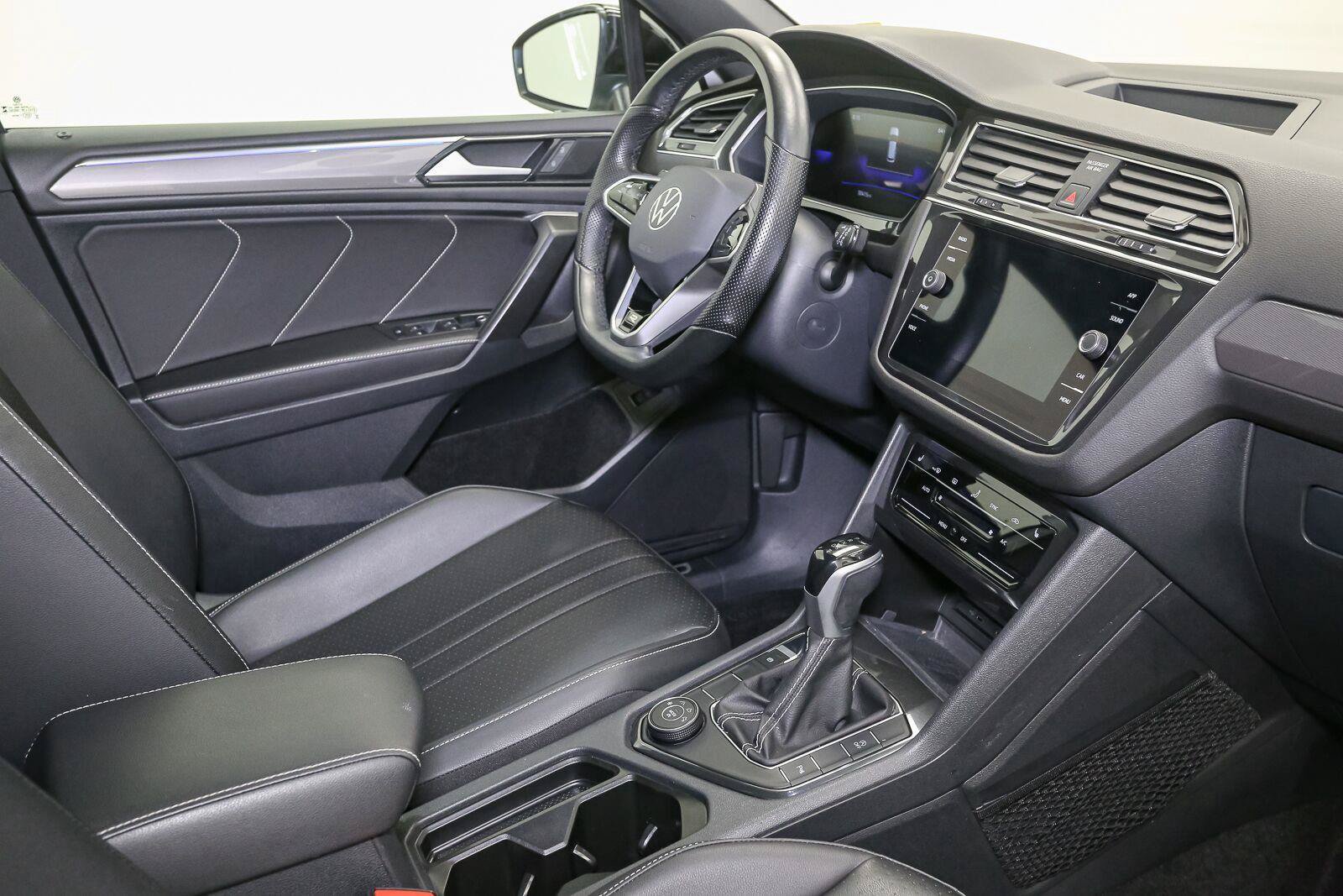 Certified 2024 Volkswagen Tiguan SE R-Line AWD/4WD image 25