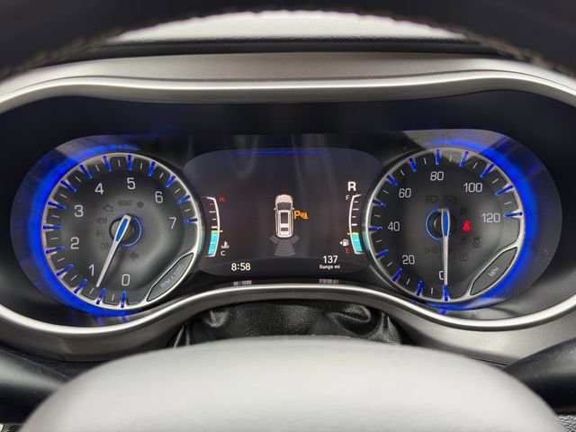 Used 2023 Chrysler Pacifica Touring-L FWD image 33