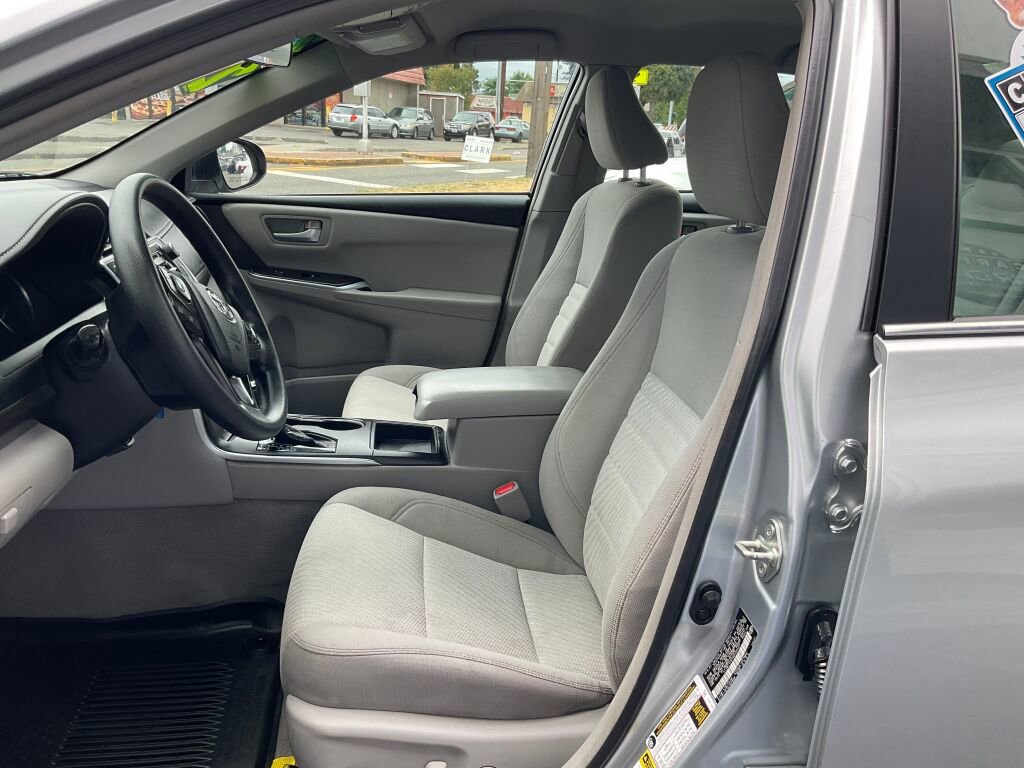 Used 2017 Toyota Camry LE image 17