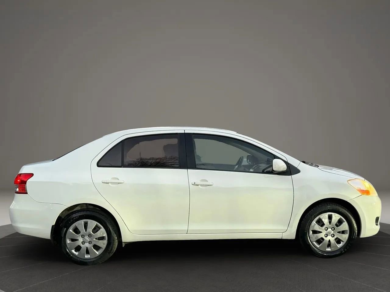 Used 2011 Toyota Yaris Sedan image 10