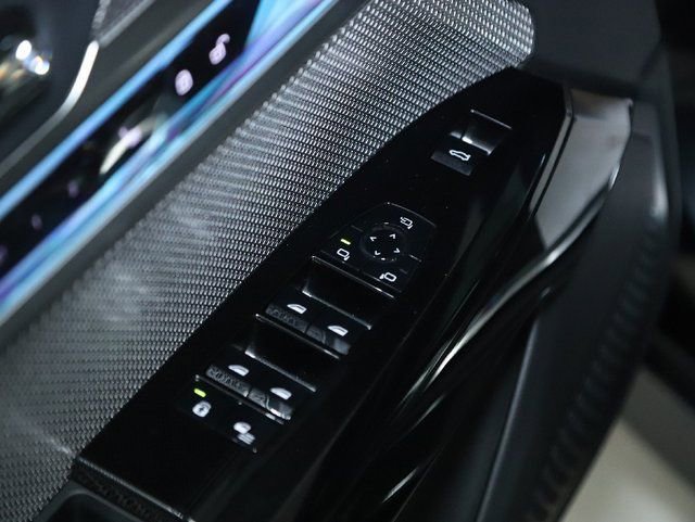 Used 2025 BMW 740i xDrive image 30