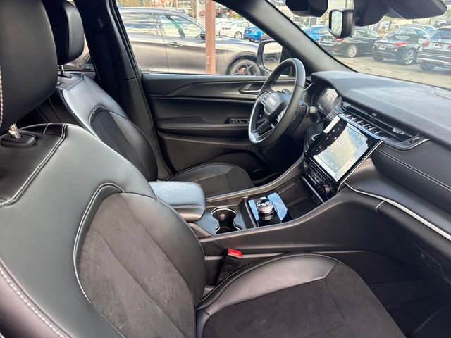 Used 2023 Jeep Grand Cherokee Altitude image 12