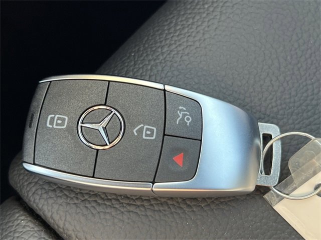 Used 2024 Mercedes-Benz GLB 250 4MATIC image 30