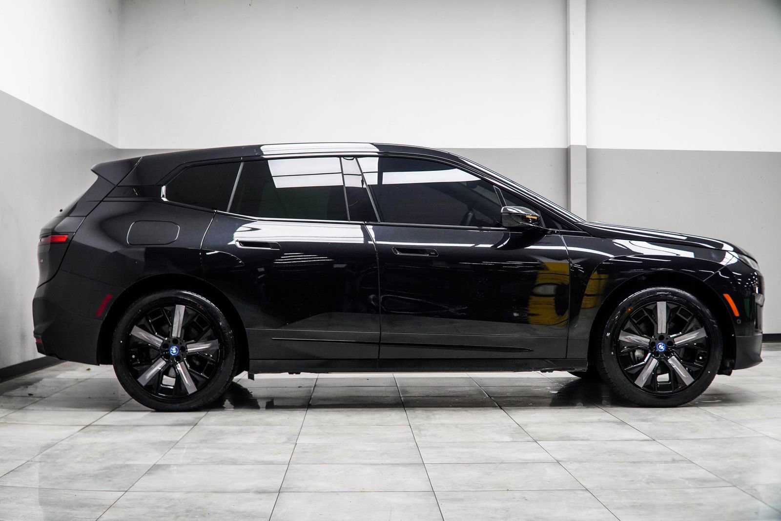 Used 2024 BMW iX xDrive50 AWD/4WD image 7