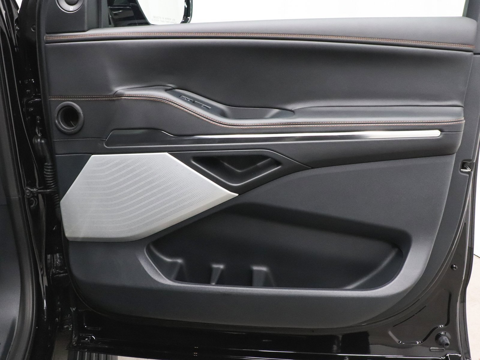 Used 2025 Lincoln Navigator Black Label image 17