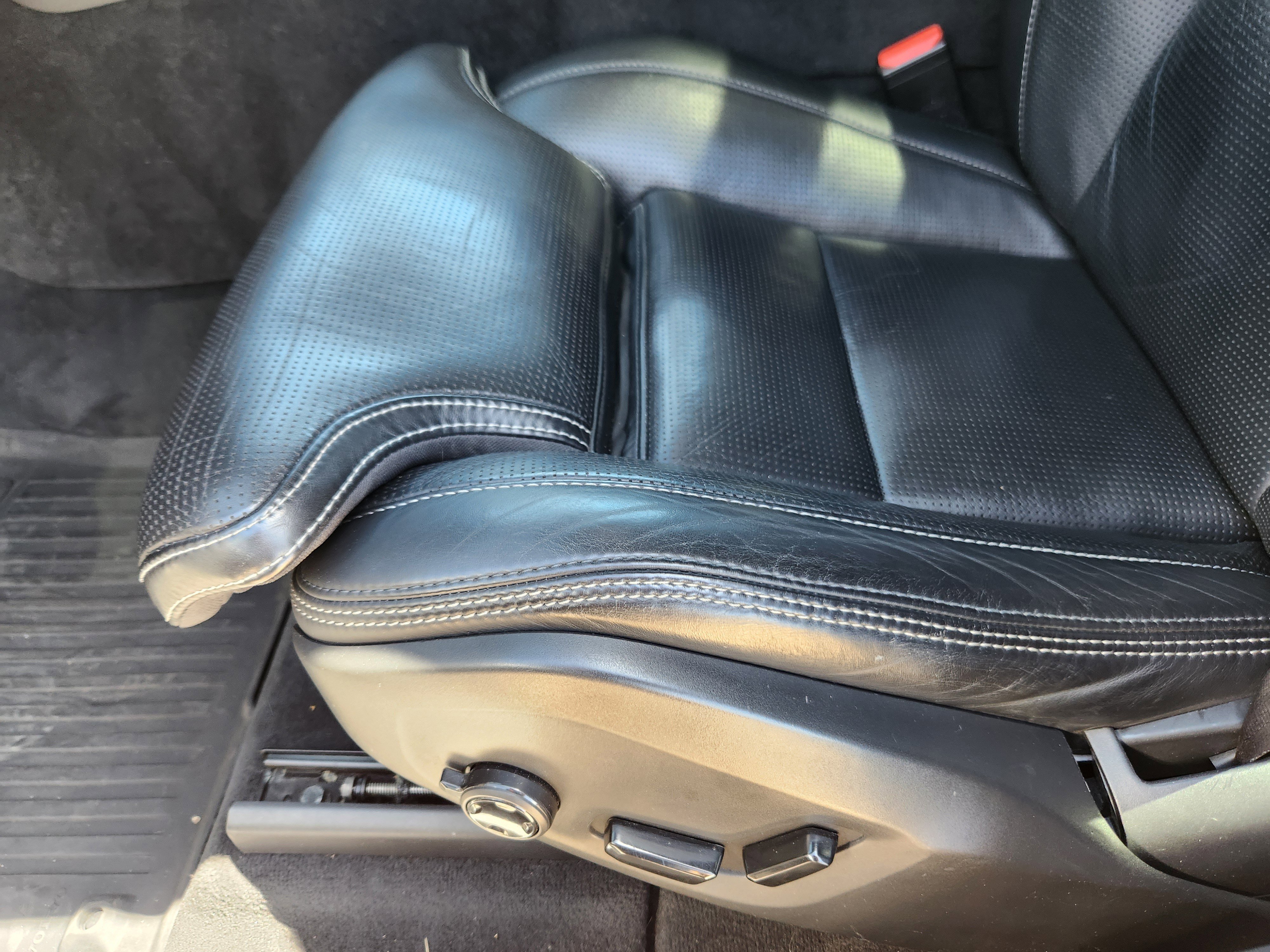 Used 2018 Volvo XC60 T8 Inscription w/ Luxury Seat Package AWD/4WD image 12