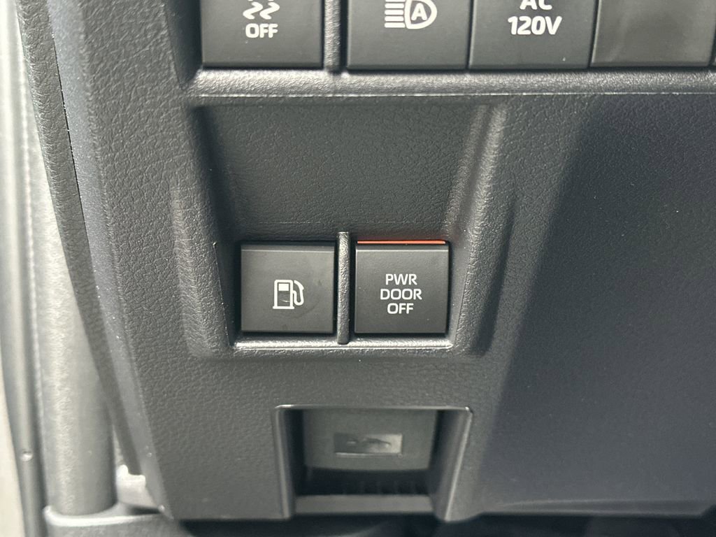 Used 2025 Toyota Sienna Limited image 34