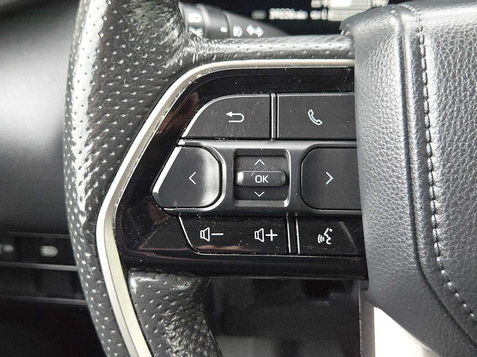 Used 2024 Toyota Tundra Limited AWD/4WD image 28
