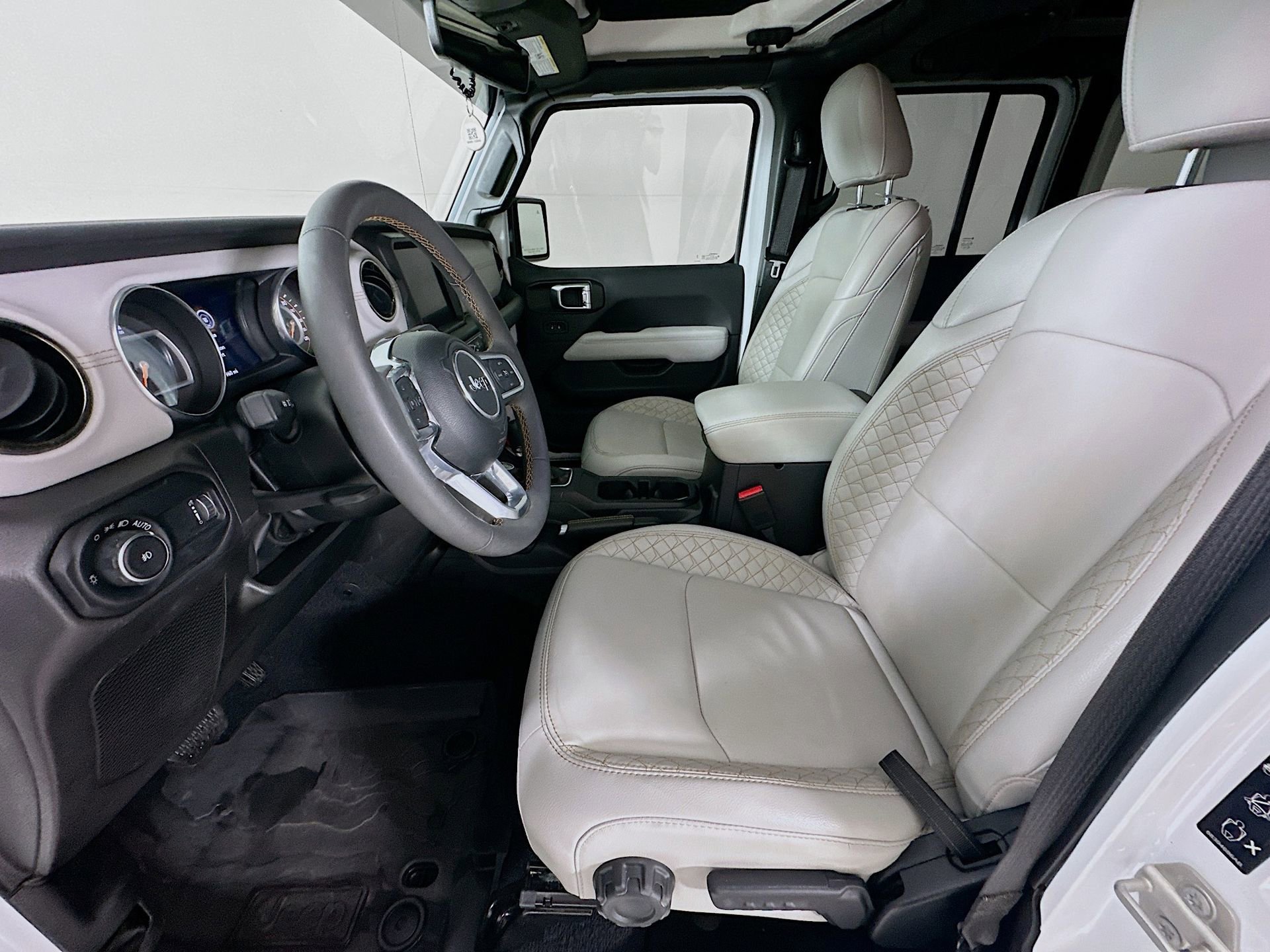 Used 2023 Jeep Wrangler Unlimited Sahara AWD/4WD image 21