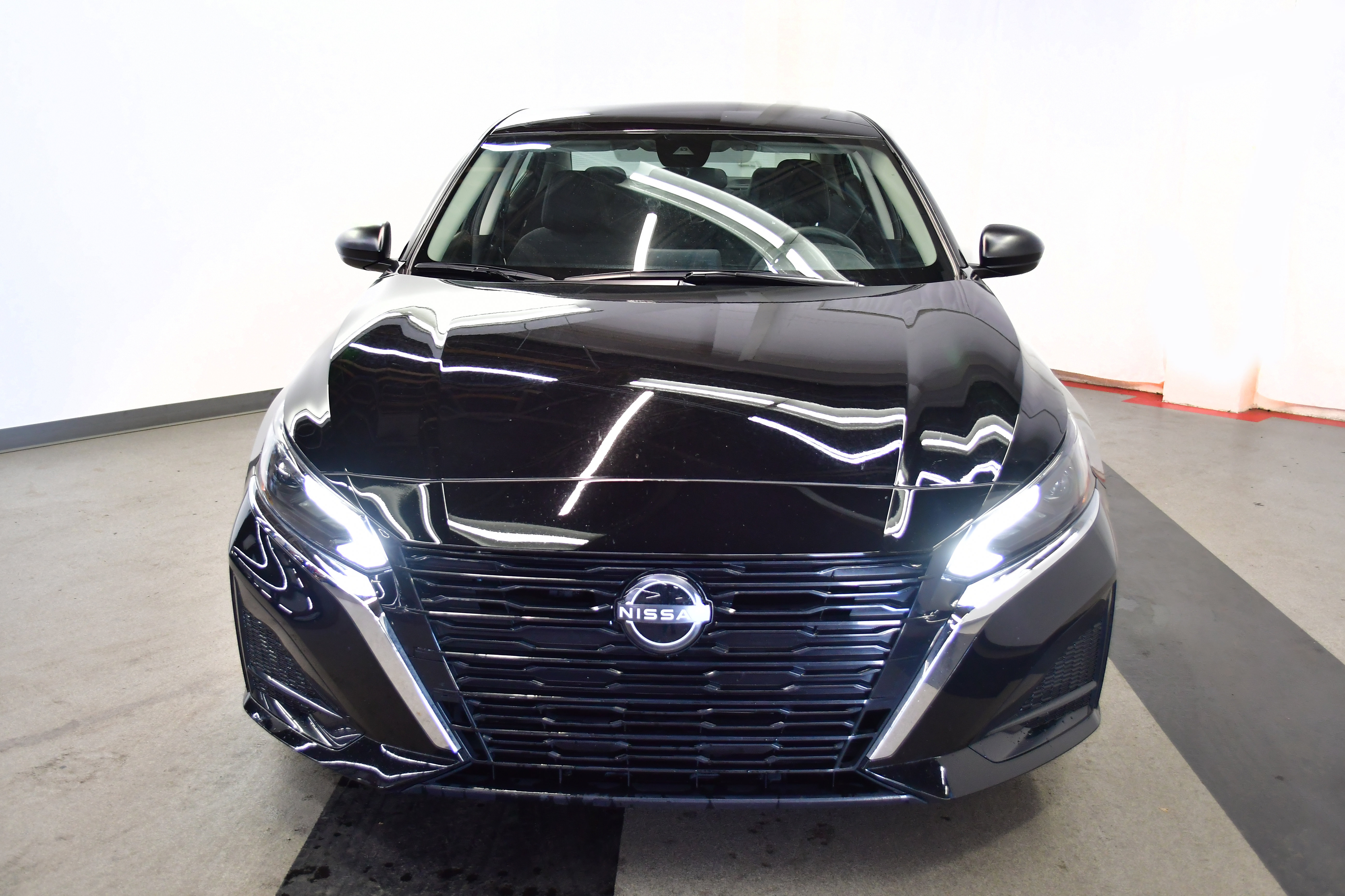Used 2025 Nissan Altima 2.5 SV FWD image 6