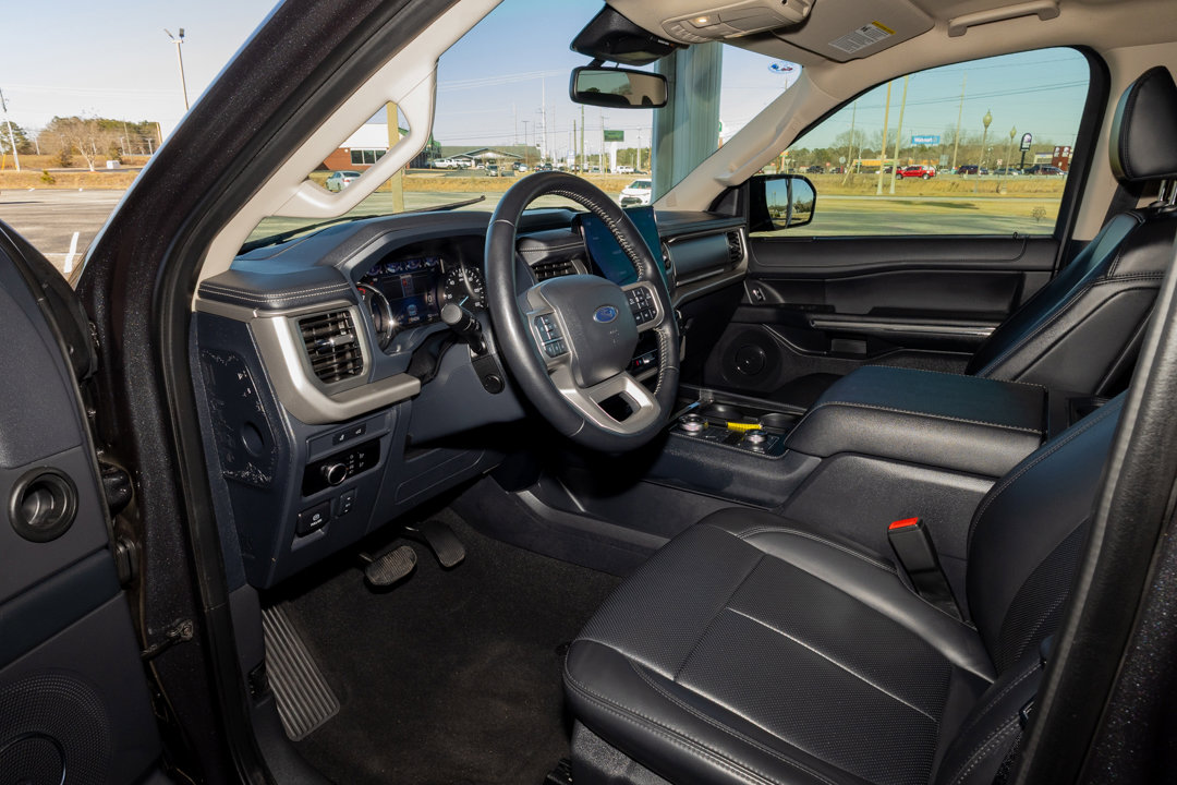 Used 2024 Ford Expedition XLT image 11