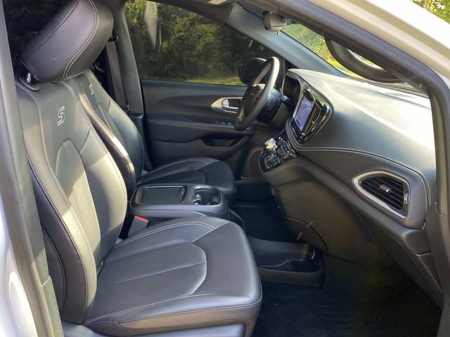 Used 2023 Chrysler Pacifica Touring-L w/ S Appearance Package image 36