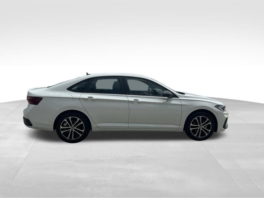 Used 2025 Volkswagen Jetta Sport image 6