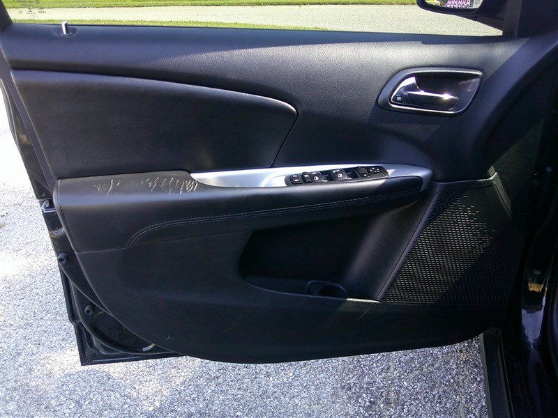 Used 2019 Dodge Journey SE w/ Connectivity Group FWD image 9