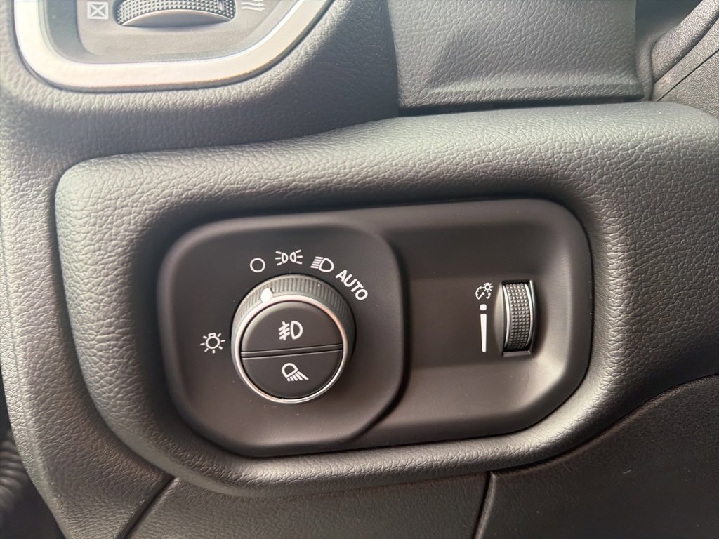 Used 2024 RAM 2500 Big Horn w/ Sport Appearance Package image 17