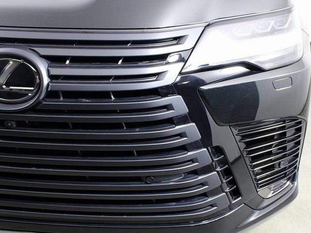 Used 2025 Lexus LX 700h Overtrail w/ Accessory Package (Z1) image 11