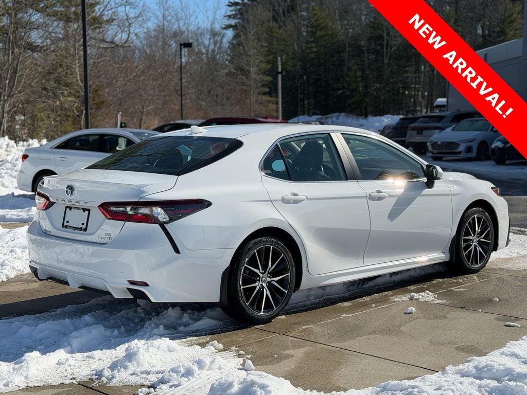 Used 2024 Toyota Camry SE image 9