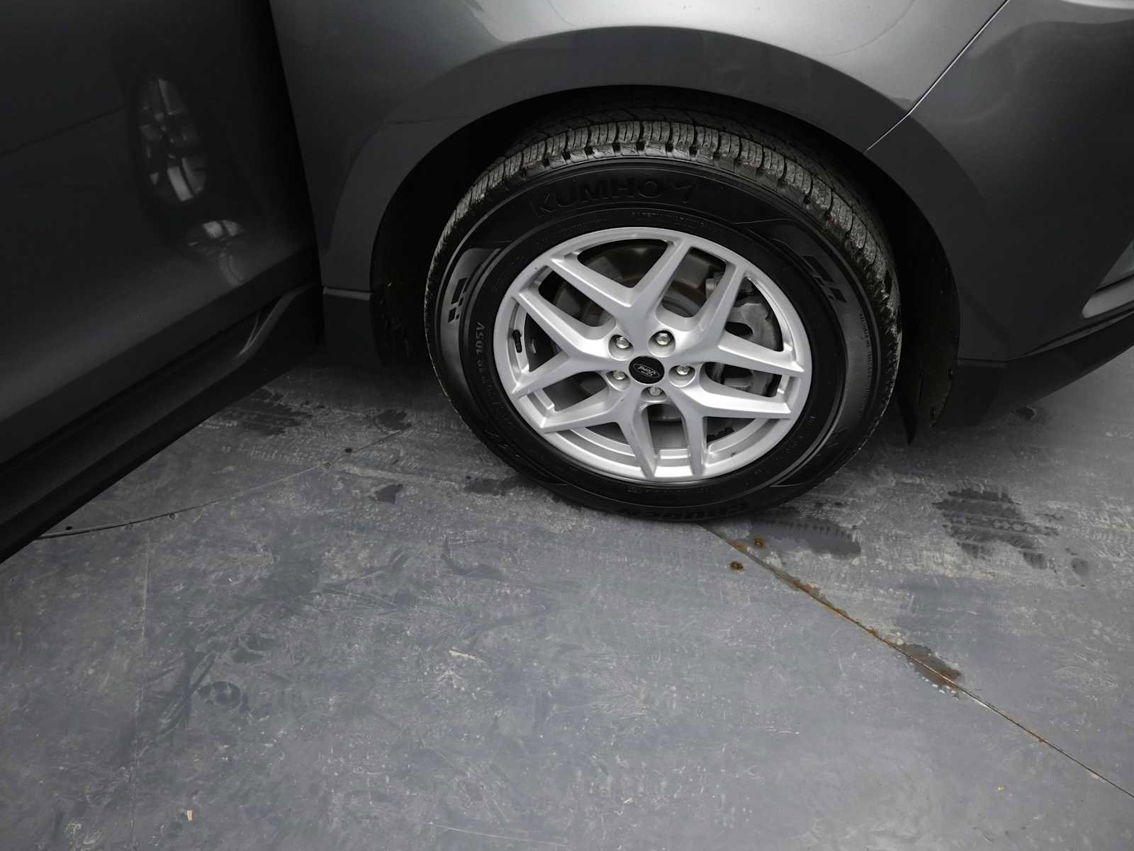 Used 2024 Ford Edge SEL image 10