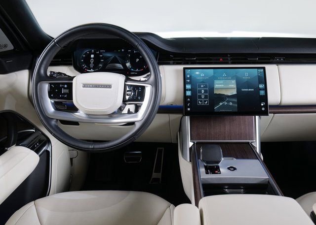 Used 2024 Land Rover Range Rover Long Wheelbase SE image 11