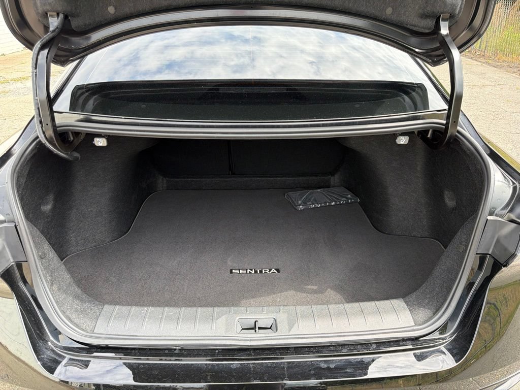 Used 2026 Nissan Sentra SR w/ Floor Mat Package FWD image 17