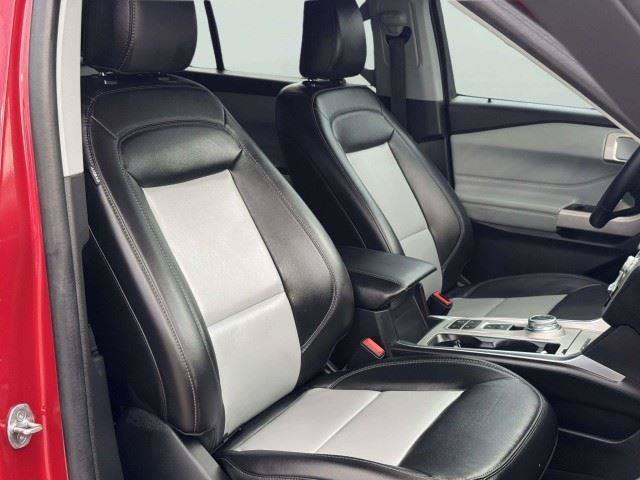 Used 2024 Ford Explorer XLT w/ Equipment Group 202A RWD image 61