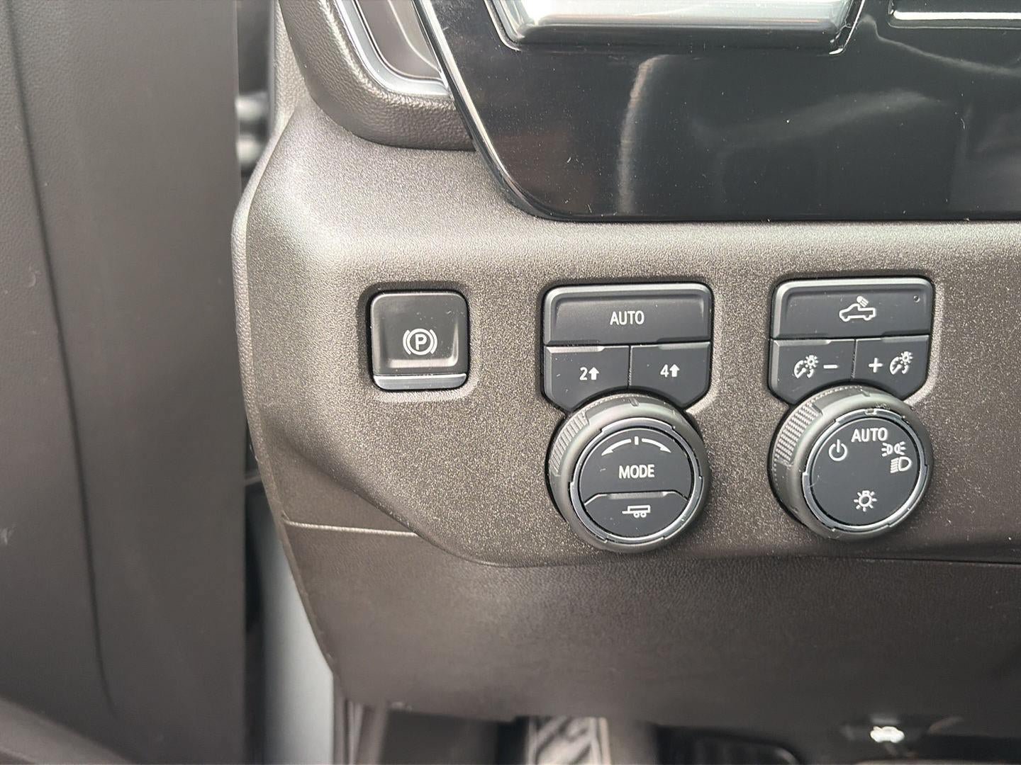 Used 2025 Chevrolet Silverado 1500 LT AWD/4WD image 13