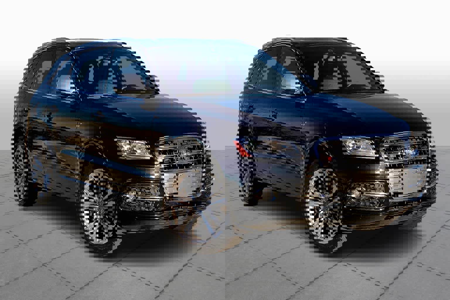 Used 2014 Audi SQ5 Prestige w/ Prestige Package image 3