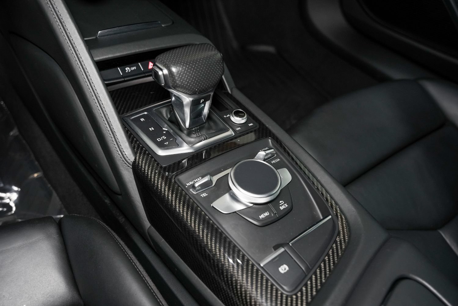 Used 2018 Audi R8 V10 w/ Premium Package RWD image 41