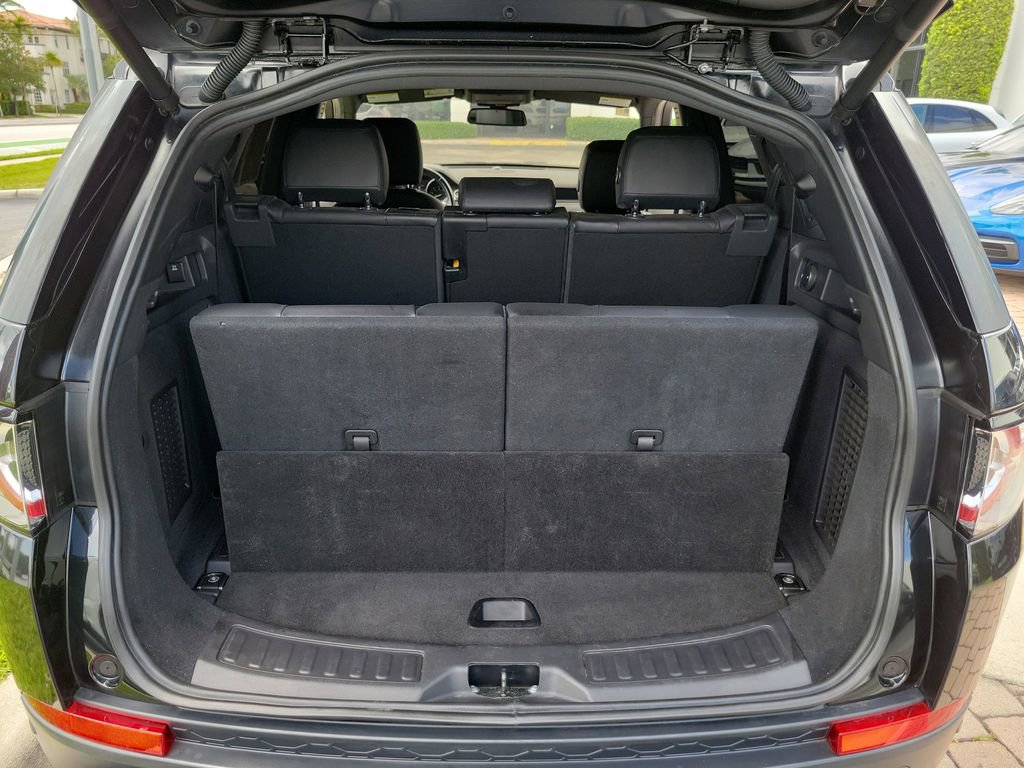 Used 2018 Land Rover Discovery Sport SE image 9