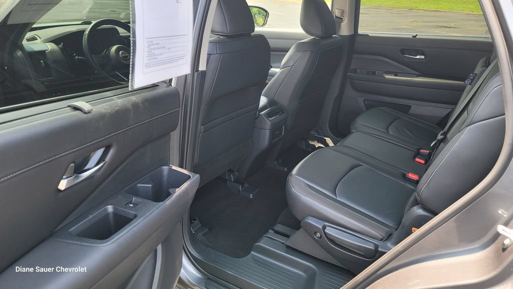 Used 2025 Nissan Pathfinder SL FWD image 27